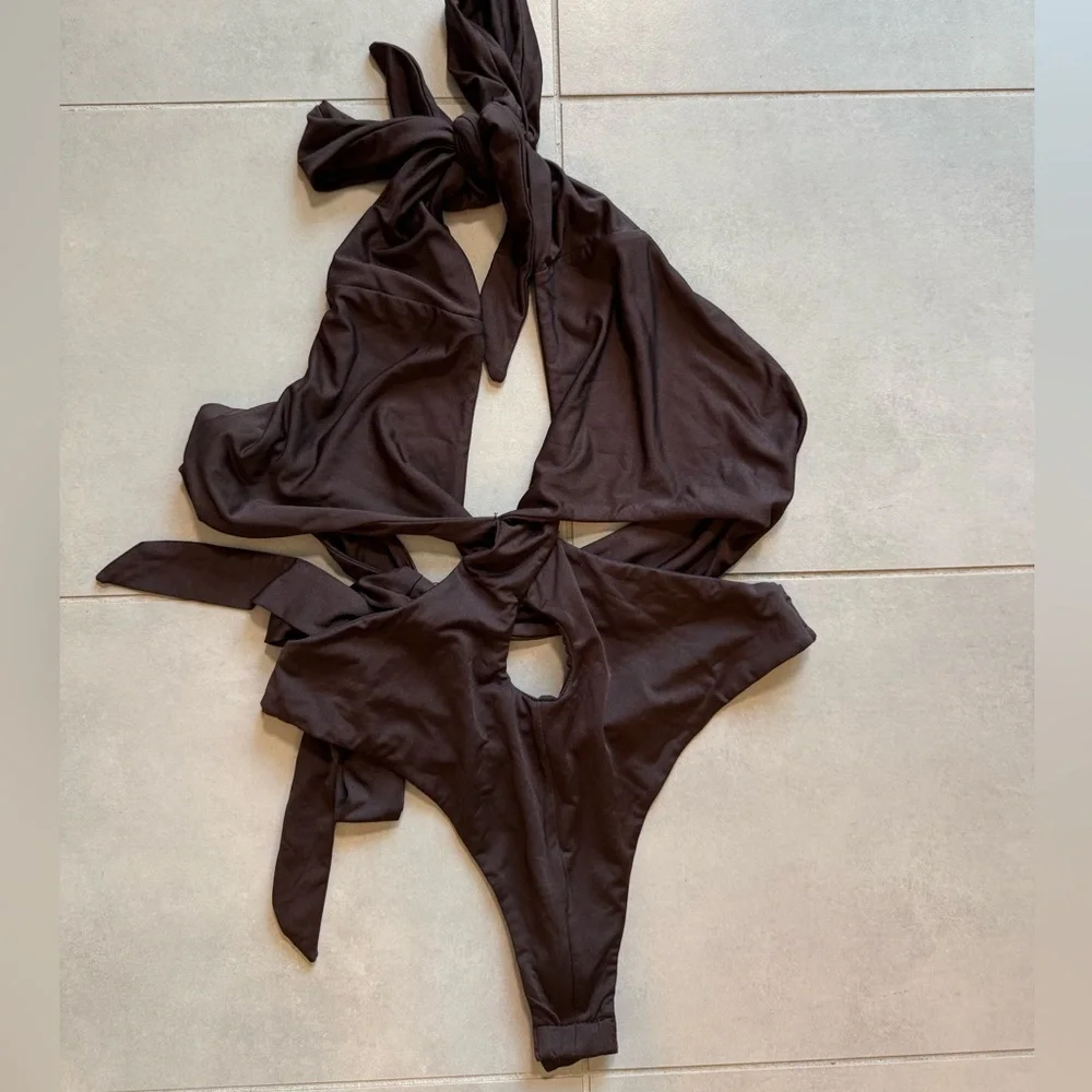 Revolve Superdown chocolate Brown cut out bodysuit - Picture 6 of 9